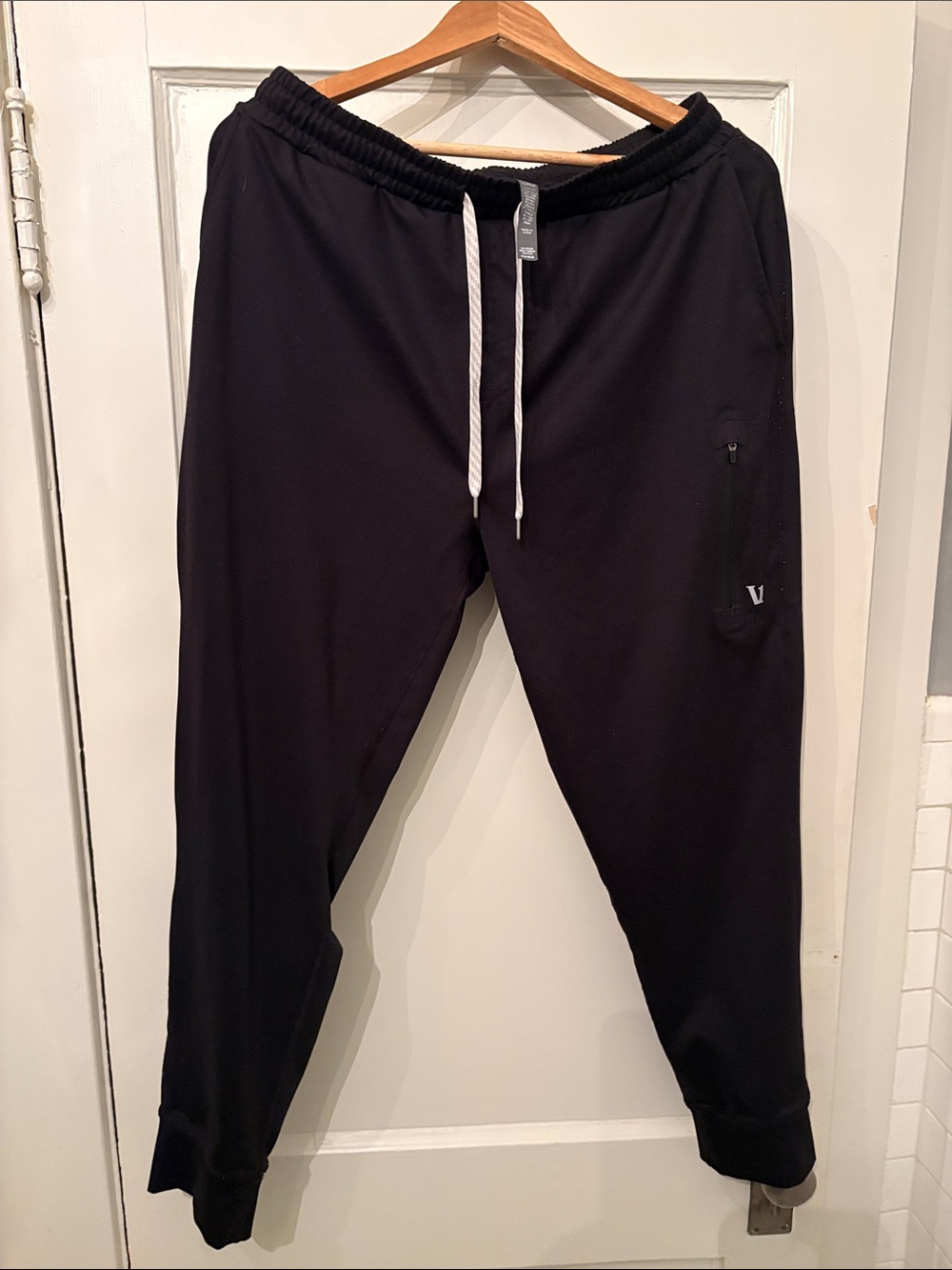 Vuori Black Men's Jogger Pants with Contrast Drawstring
